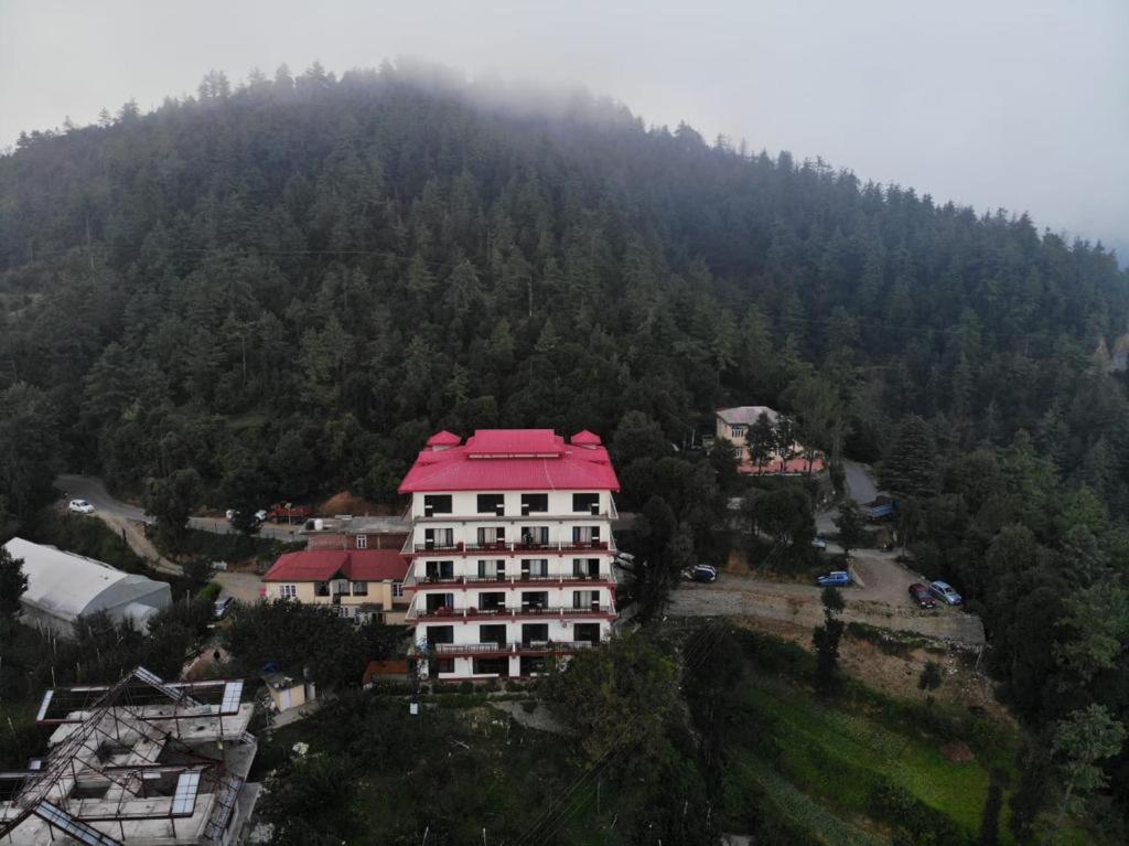 Hotel Radian Regency - Family Vacations - Tasty Food - Parking Space And Top Rated Property In Kufri Shimla Exterior photo